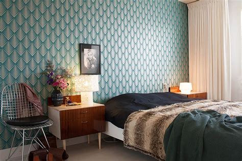 25 Awesome Rooms That Inspire You to Try Out Geometric Wallpaper