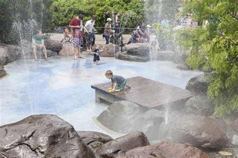 24 Best Water Playgrounds in NYC for Summer Fun