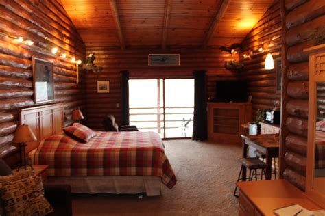 Deluxe Lodge Rooms - Cedar Lodge & Settlement