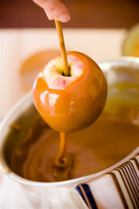 Perfect Pumpkin Spice Caramel Apples | Cupcake Project