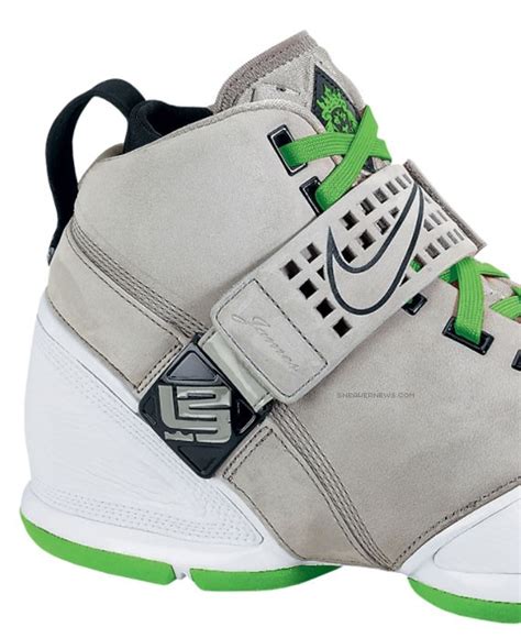 Nike Zoom Lebron V - Dunkman - SneakerNews.com