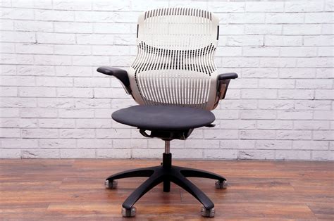 Knoll Generation Task Chair In Light Grey/Storm - Office Resale