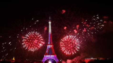 Paris Landing Fireworks 2025 - Hollie Roseline