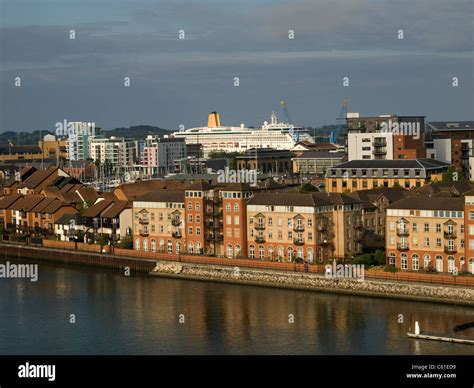 Southampton skyline england hi-res stock photography and images - Alamy