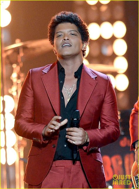 Bruno Mars - Billboard Music Awards 2013 Performance (Video): Photo ...