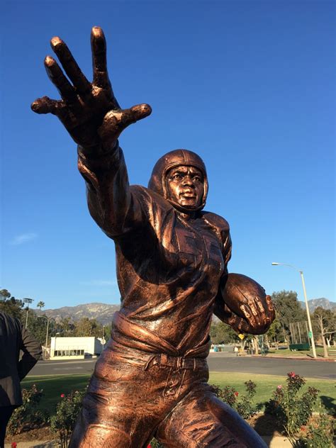 Photos: Jackie Robinson Statue Unveiled at the Rose Bowl – Daily News