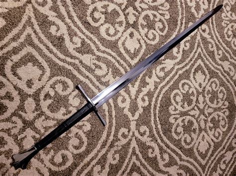 Review of The Two Handed Medieval Longsword by Darksword Armory | Test ...