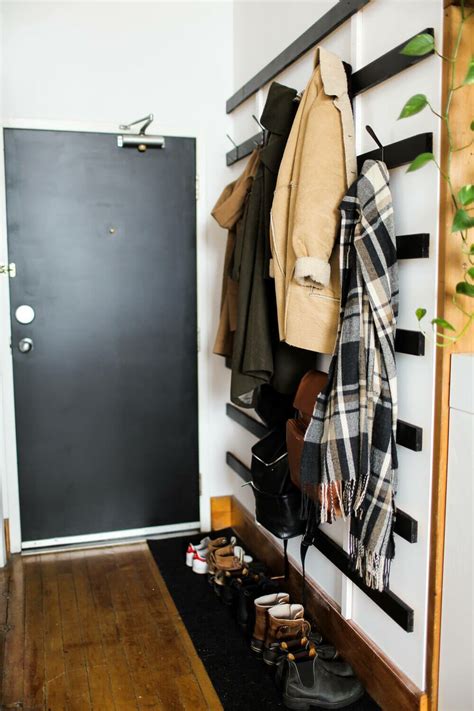 20+ Coat Rack Ideas For Small Spaces – DECOOMO