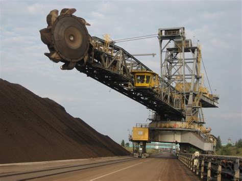 61 best images about Mining Machinery on Pinterest | Giant truck, Trucks and Cats