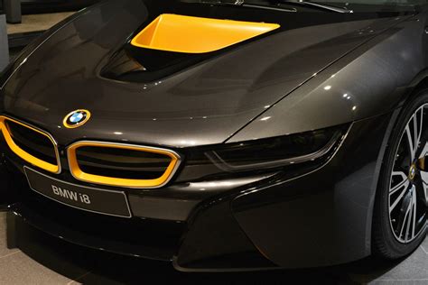 Individual BMW i8 with Yellow Highlights Shows Up in Abu Dhabi – Photo Gallery - autoevolution