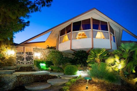 Elvis Presley’s Palm Springs Honeymoon on Sale for $9.5M