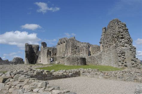 Ruins of Kildrummy Castle © Bill Harrison cc-by-sa/2.0 :: Geograph Britain and Ireland