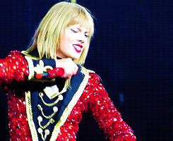 Taylor Swift Dancing GIF - Find & Share on GIPHY