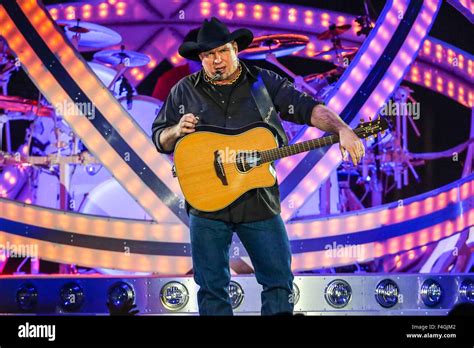 Garth Brooks performs live on tour Stock Photo - Alamy