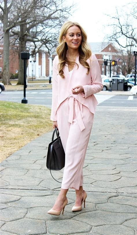 19 Outfits with Pale Pink Blazers with Styling Tips