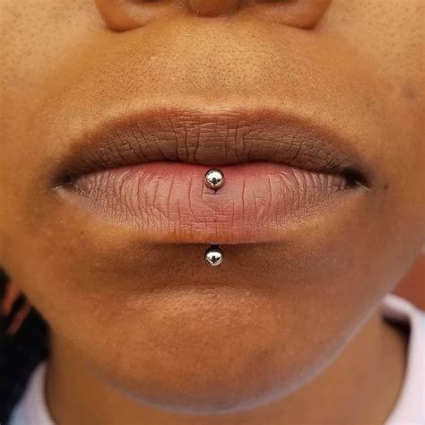 vertical labret - Szukaj w Google | Lip piercing, Face piercings, Lip ...