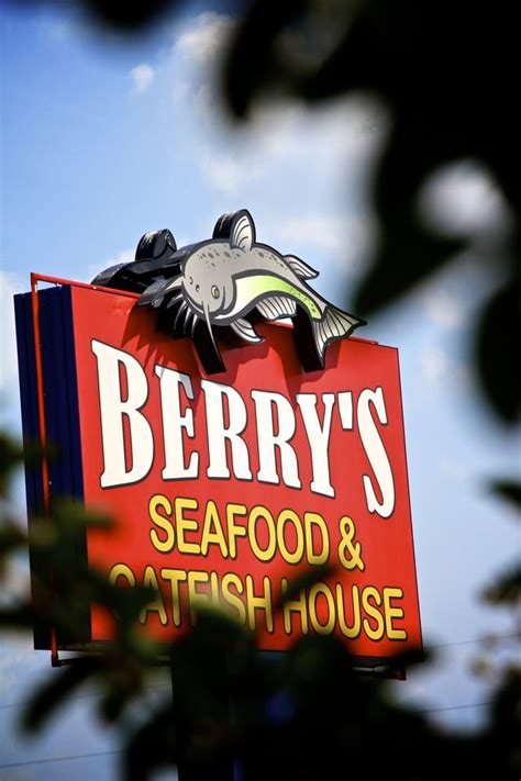 Berry’s Seafood Restaurant - 44 Photos & 47 Reviews - Seafood - 2942 U.S. Hwy 49 N, Florence, MS ...