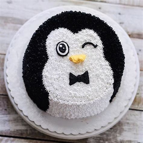 How To Make An Easy Penguin Cake Design