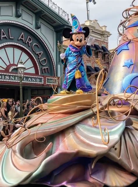 https://itsasmallworldblog.weebly.com/home/disneyland-magic-happens-parade in 2020 | Disneyland ...