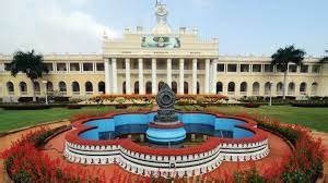 University of Mysore [UM], Karnataka: Courses, Fees, Placements