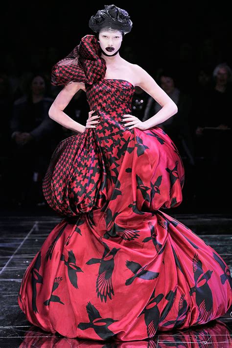 Alexander McQueen: Fall 2009 | Sgustok Design