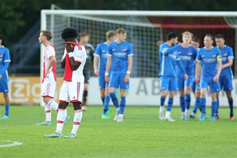 Nederlaag voor Jong Ajax bij laatste thuiswedstrijd van seizoen