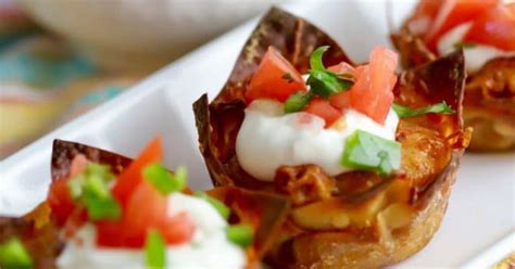 Easy Crunchy Taco Cups Recipe | gritsandpinecones.com