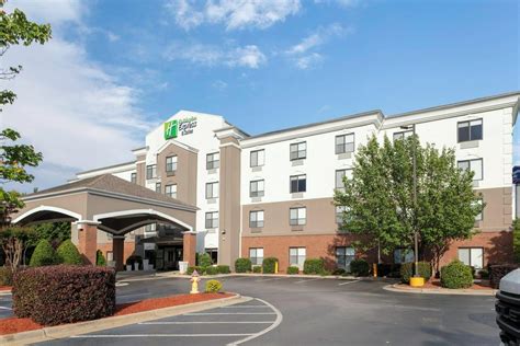 Holiday Inn Express & Suites Roanoke Rapids SE - ReservationDesk.com