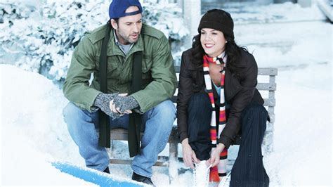 Stars Hollow is a winter wonderland in this behind-the-scenes "Gilmore ...