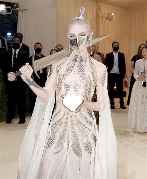 grimes met gala 2021 | Met gala looks, Fashion, Dresses