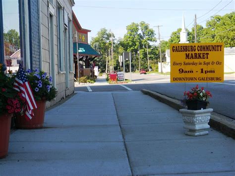 To draw people downtown, Galesburg launches community market - mlive.com