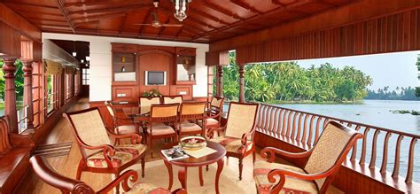 20 Incredible Pics You Have To See To Believe How Luxurious Kerala Houseboats Can Be On The Inside