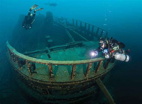 Wreck Diving in Tobermory, Canada - Fathom Five National Marine Park | Scuba diving photography ...