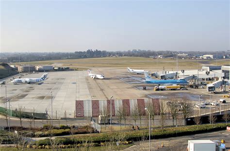 File:Birmingham airport apron arp.jpg - Wikipedia