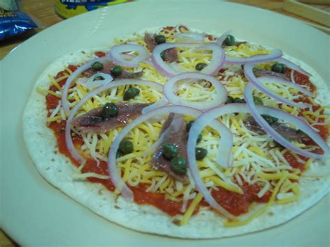 Tortilla Pizza Recipe - HotSauceDaily