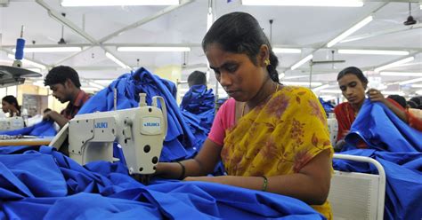 Women garment workers rebuff 'piece work', hit streets in Bengaluru ...