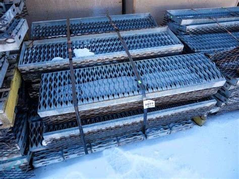 Pallet of Metal Steps - Roller Auctions