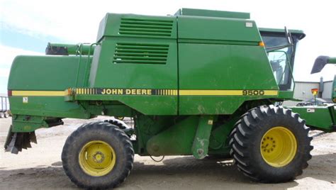 John Deere Combine Models: A Visual Guide | MachineFinder