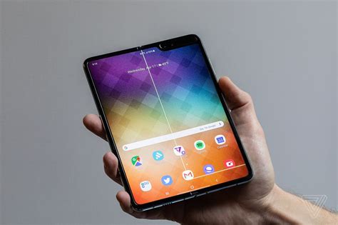 Samsung pode lançar celular dobrável estilo flip com tela de 6,7 polegadas