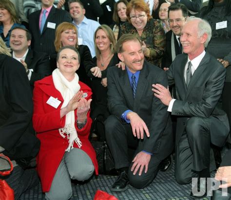 Photo: US Airways Flight 1549 crew and passengers celebrate first anniversary of emergency ...