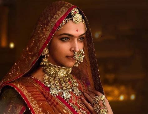 Deepika Padukone shines in Padmavati's new song Ghoomar - Photos,Images ...