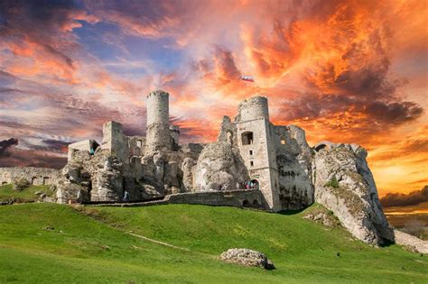 Stunning images of the world's abandoned castles | loveexploring.com