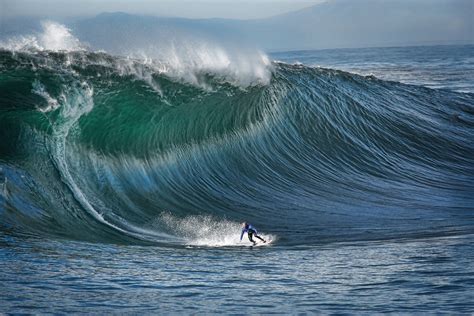 big wave surfing | Waves, Hawaii waves, Surfing waves