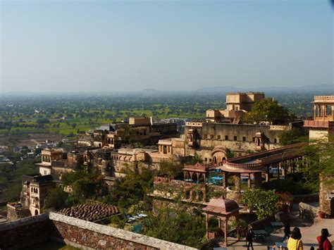 Neemrana fort | Built since 1464 AD, Neemrana Fort-Palace is… | Flickr