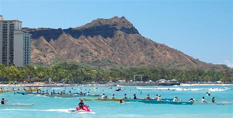 Diamond Head Volcano - Oahu Island, Honolulu, Hawaii - Living in Hawaii