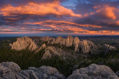 Best sunset I saw all year in the Black Hills South Dakota [OC][1600x1067]. Full credits to u ...