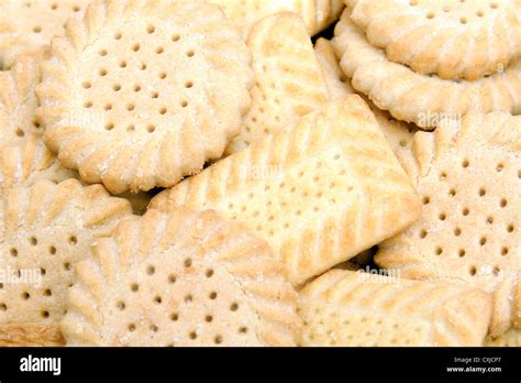 Shortcake biscuits. Tin of shortbread biscuits Stock Photo - Alamy