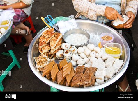 Burmese dessert [ street food ] Stock Photo - Alamy