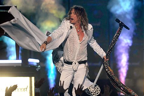 Steven Tyler Sings Aerosmith’s ‘Dream On’ at ‘American Idol’ Finale