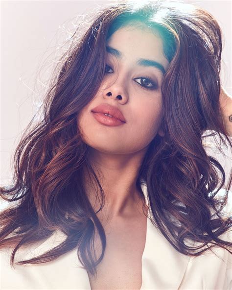 Gorgeous Janhvi Kapoor Latest Photos From Instagram | MovieReviewz.com